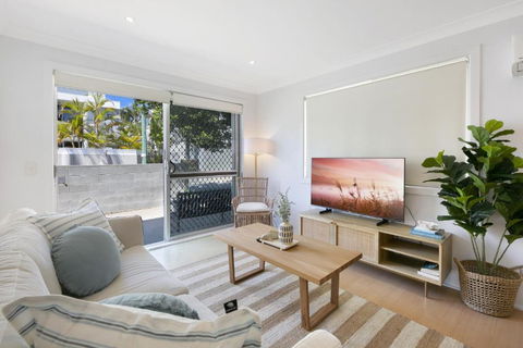 Ground Floor 2-Bed Mermaid Beach Pad With Parking - Darwin Holiday 0