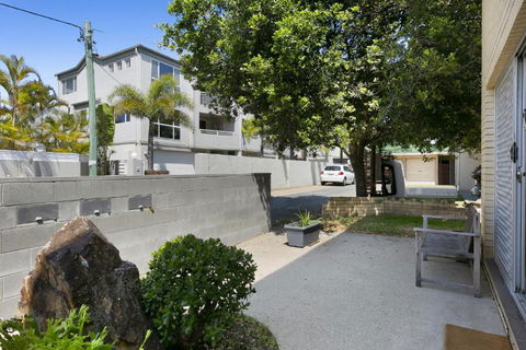 Ground Floor 2-Bed Mermaid Beach Pad With Parking - Darwin Holiday 1