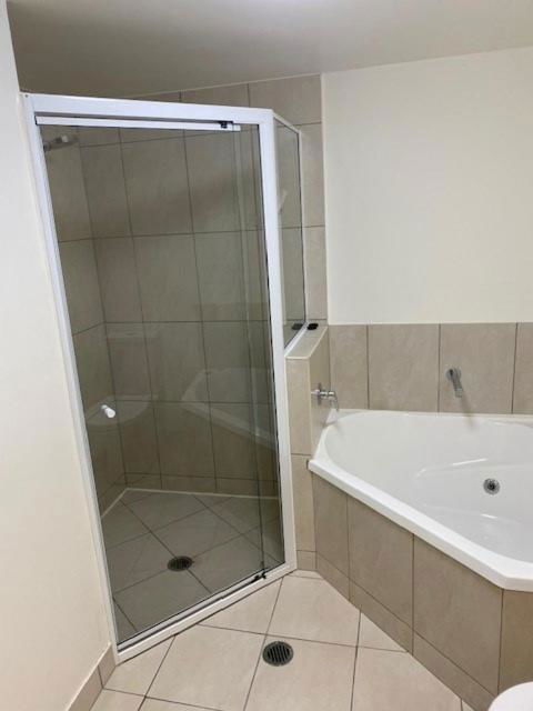 Ground Floor Luxury Oceanfront Apartment - Darwin Holiday 3
