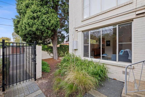 Ground Floor One Bedroom Apartment In South Yarra - Darwin Holiday 3