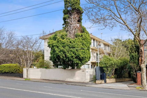 Ground Floor One Bedroom Apartment In South Yarra - Darwin Holiday 2