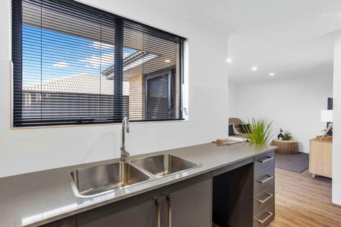 Guildford Family Hideaway - Darwin Holiday 3
