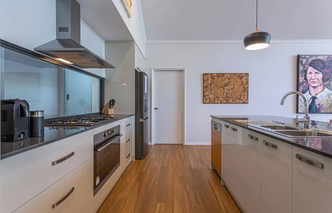 Gum Nuts - New House, Family Friendly & Big Groups - Darwin Holiday 2