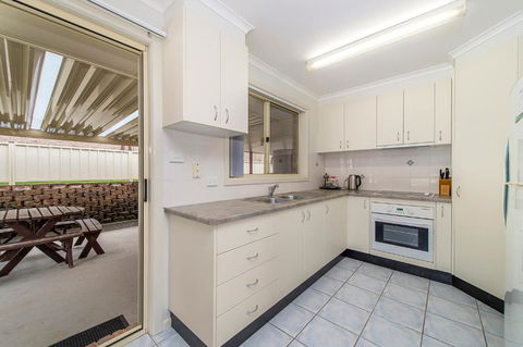 H1211 Mission Terrace Lakewood Heights Estate - Darwin Holiday 4