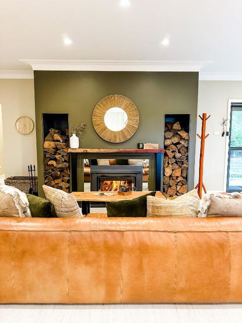 Hamilton House - Snowy Mountain Luxury Villas - Darwin Holiday 1
