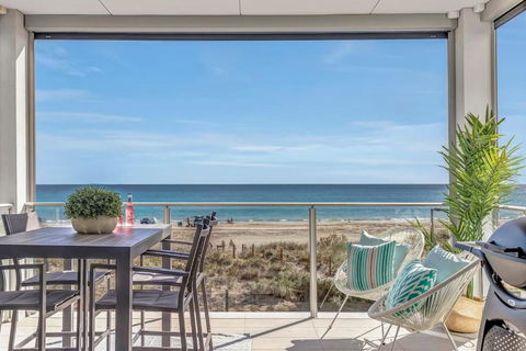 Hamptons-inspired Waterfront Living On Moana Beach - Darwin Holiday 0