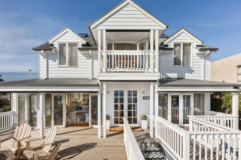 Hamptons Retreat - Stunning Panoramic Water Views And Pool - Darwin Holiday 1