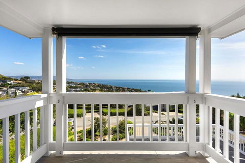 Hamptons Retreat - Stunning Panoramic Water Views And Pool - Darwin Holiday 2