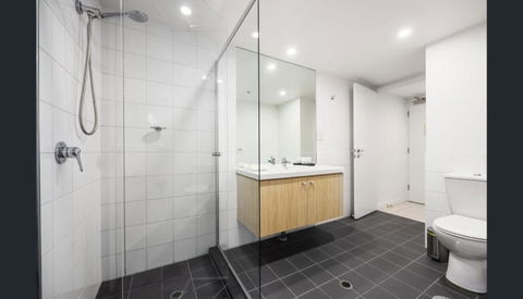 Happy BNB Deluxe Suit In Adelaide CBD - Darwin Holiday 1