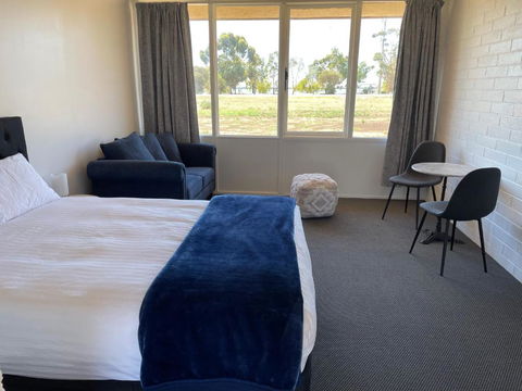 Happy Wanderer Motel Lake Boga ON THE LAKE WITH LAKE VIEWS - Darwin Holiday 0