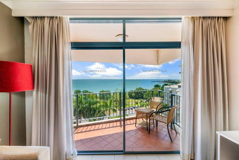 Harbourfront Magic In Two Separate Seaview Apartments - Darwin Holiday 1