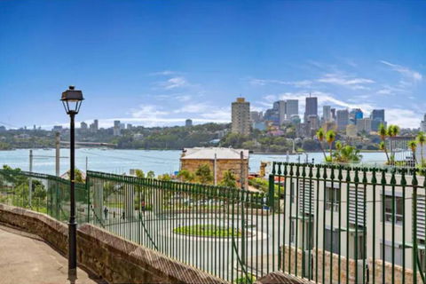 Harbourfront Meets Heritage Chic Near Barangaroo - Darwin Holiday 3
