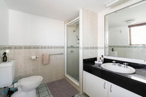 Haven On Noosa Hill - Sunset Views, Pools, Spa - Darwin Holiday 1