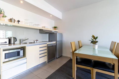 Harbour View Apartment On 11th Floor King Bed - Darwin Holiday 3