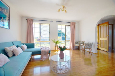 Hallett Cove House 6Bed 3Bath Full Kitchen Fast Wifi 5TV Netflix Espresso-Perfect For Large Families - Darwin Holiday 0