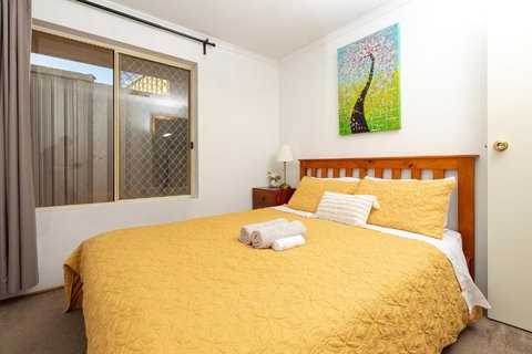 Hallett Cove House 6Bed 3Bath Full Kitchen Fast Wifi 5TV Netflix Espresso-Perfect For Large Families - Darwin Holiday 3