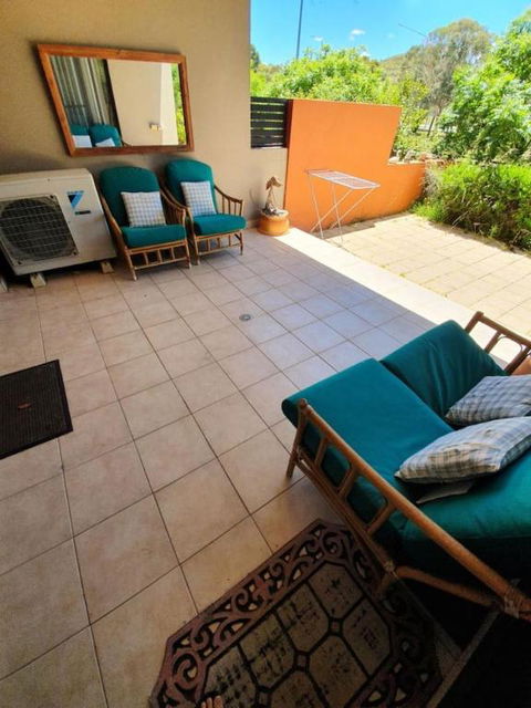Ground Level 2BR 2BA Apartment W Courtyard - Darwin Holiday 1