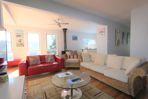 Holiday Home In Cowes Highland Avenue Phillp Island - Darwin Holiday 1