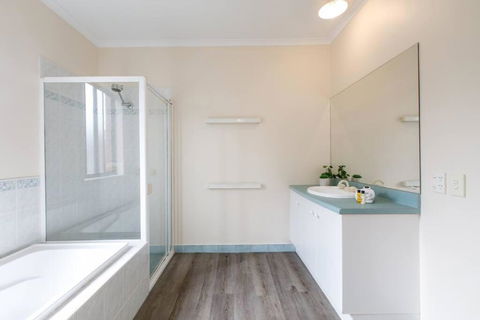 Heart Of McKinnon Units By Ready Set Host - Darwin Holiday 3