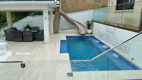HEATed Pool, Lake & Beach, Luxury 5 B/R House - Darwin Holiday 2