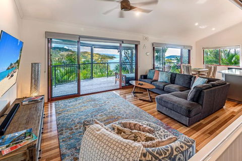 Heliconia 10 Newly Renovated Centrally Located House Hamilton Island - Darwin Holiday 0