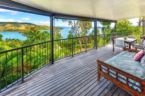 Heliconia 10 Newly Renovated Centrally Located House Hamilton Island - Darwin Holiday 1