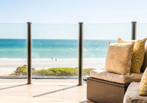 Henley Beachfront Luxury Home With Sauna Just 200m From Henley Square! - Darwin Holiday 2