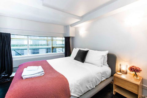 Heritage Charm Meets Modern Comfort In Melbourne - Darwin Holiday 3