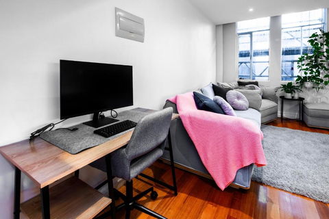 Heritage Charm Meets Modern Comfort In Melbourne - Darwin Holiday 1