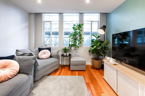 Heritage Charm Meets Modern Comfort In Melbourne - Darwin Holiday 0