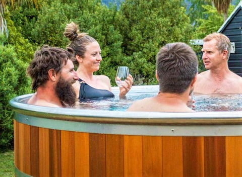 Heritage Log Cabin And Garden W Outdoor Hot Tub - Darwin Holiday 1