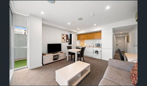 Hi 5 Star Adelaide City Luxury Oasis - Darwin Holiday 3