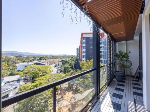 Hidden Gem MountView Golf Modern 3B Home With Parking - Darwin Holiday 1