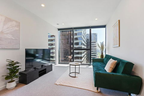 High-Rise 2-Bed City Pad With Impressive Amenities - Darwin Holiday 1