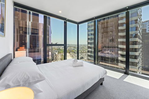 High-Rise 2-Bed City Pad With Impressive Amenities - Darwin Holiday 0