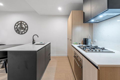 High-Rise Inner-City 2-Bed With Sauna, Gym & Spa - Darwin Holiday 3