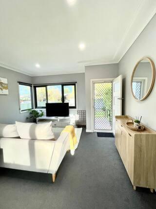 Highlands Retreat - Cosy, Modern & Central - Darwin Holiday 0