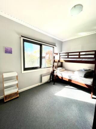 Highlands Retreat - Cosy, Modern & Central - Darwin Holiday 3