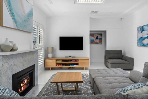 Hillside Hamptons Indoor Fire And Fire Pit - Darwin Holiday 3