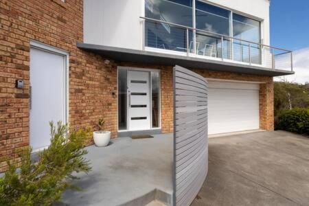 Hillside Retreat -Studio With Views - Darwin Holiday 2