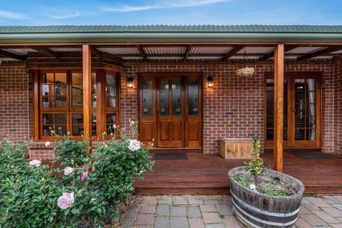 Hilltop Retreat, Water Views - Darwin Holiday 0