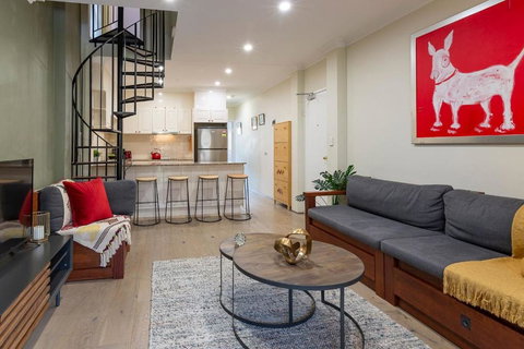 Hip Inner-City Living In Vibrant Erskineville - Darwin Holiday 0