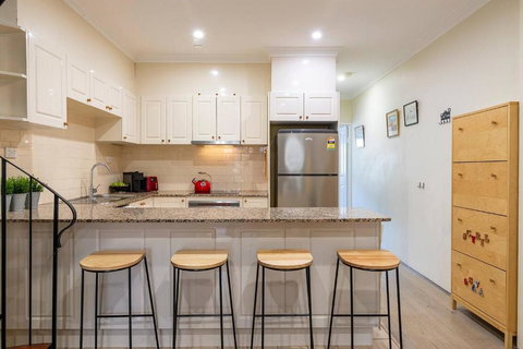 Hip Inner-City Living In Vibrant Erskineville - Darwin Holiday 2