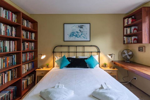 Hip Inner-City Living In Vibrant Erskineville - Darwin Holiday 3