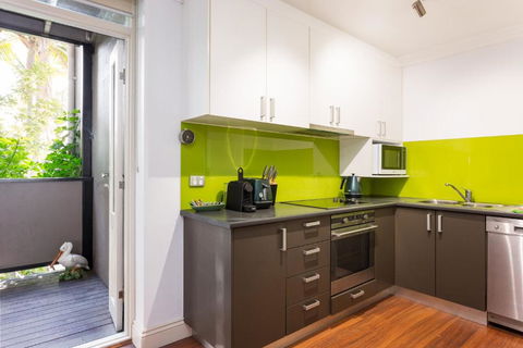 Historic Boutique Apartment Steps From Everything - Darwin Holiday 1