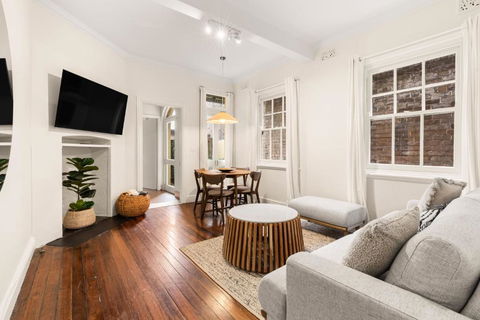 Historic Harbourside Townhouse - Darwin Holiday 0