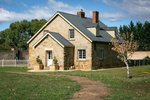 Historic Sandstone Ross Farmhouse - Darwin Holiday 0