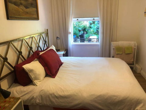 Historic Secluded Garden Cottage - Darwin Holiday 1