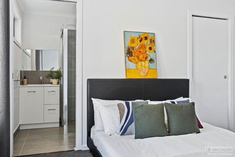 Hobart 4 Bedroom Cosy Stayz - Darwin Holiday 1