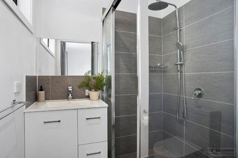 Hobart 4 Bedroom Cosy Stayz - Darwin Holiday 3